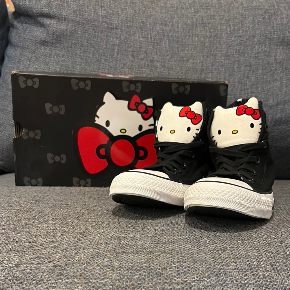 Hello Kitty x Converse Chuck Taylor All-Star High 😻✨ Women's 8 NEW!!!